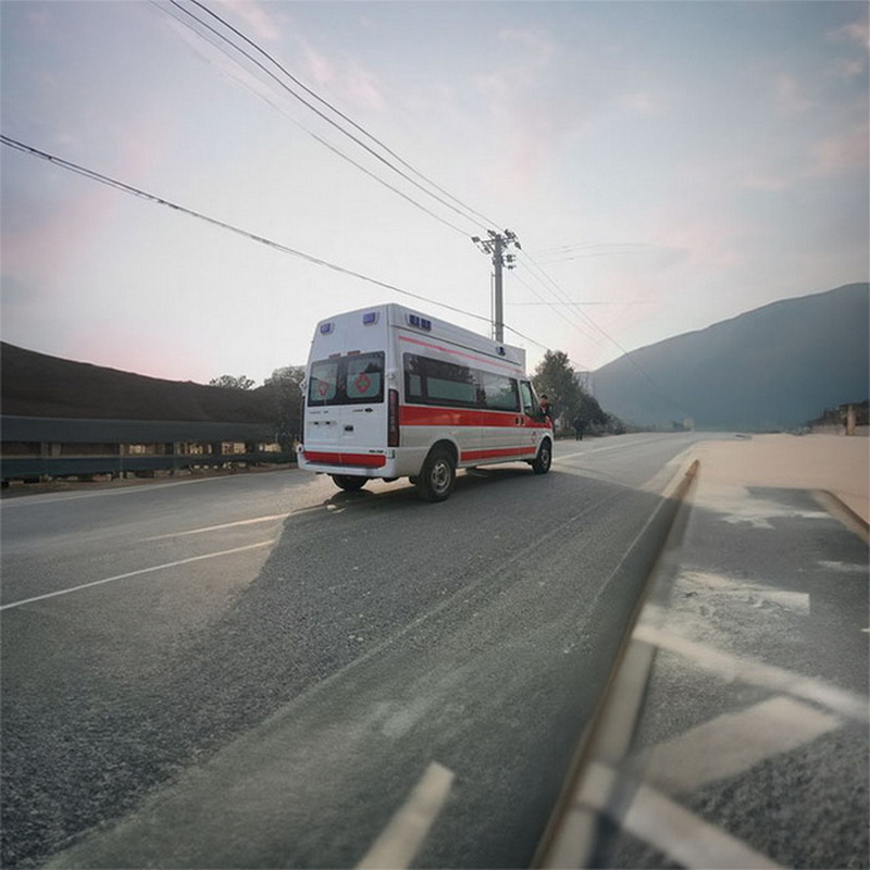 南宁私人救护车租赁联系电话