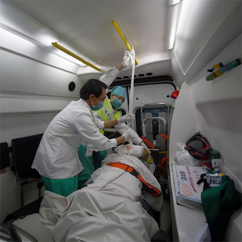 南宁出租私人救护车联系电话